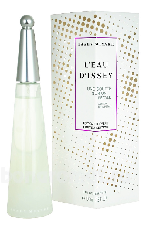 L'Eau D'Issey Une Goutte Sur Un Petale